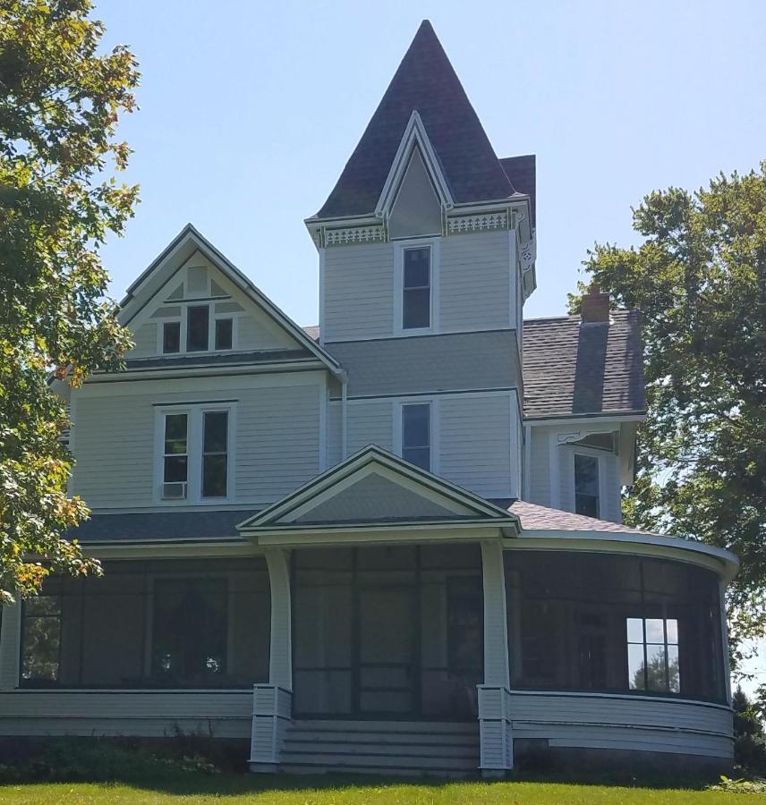 Oaklawn Inn Menomonie Exterior foto
